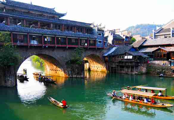 [青岛出发]青岛去湖南长沙-天门山(玻璃栈道) -张家界-天子山-黄龙洞-凤凰古城-韶山全景双飞六日游