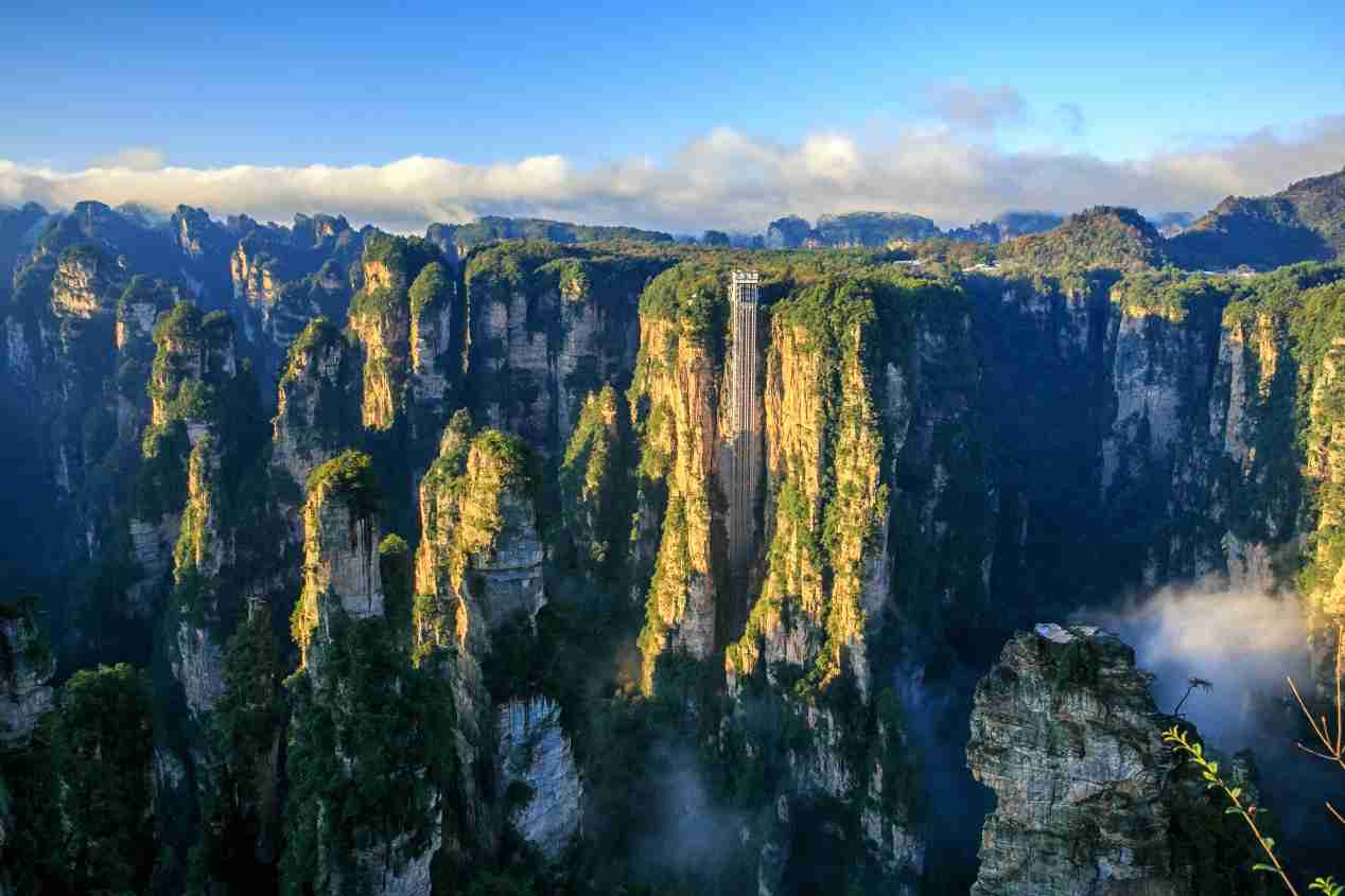 [青岛出发]青岛去湖南长沙、韶山、张家界森林公园、天门山+玻璃栈道、墨戎苗寨、歌舞晚会、凤凰古城双卧8日游