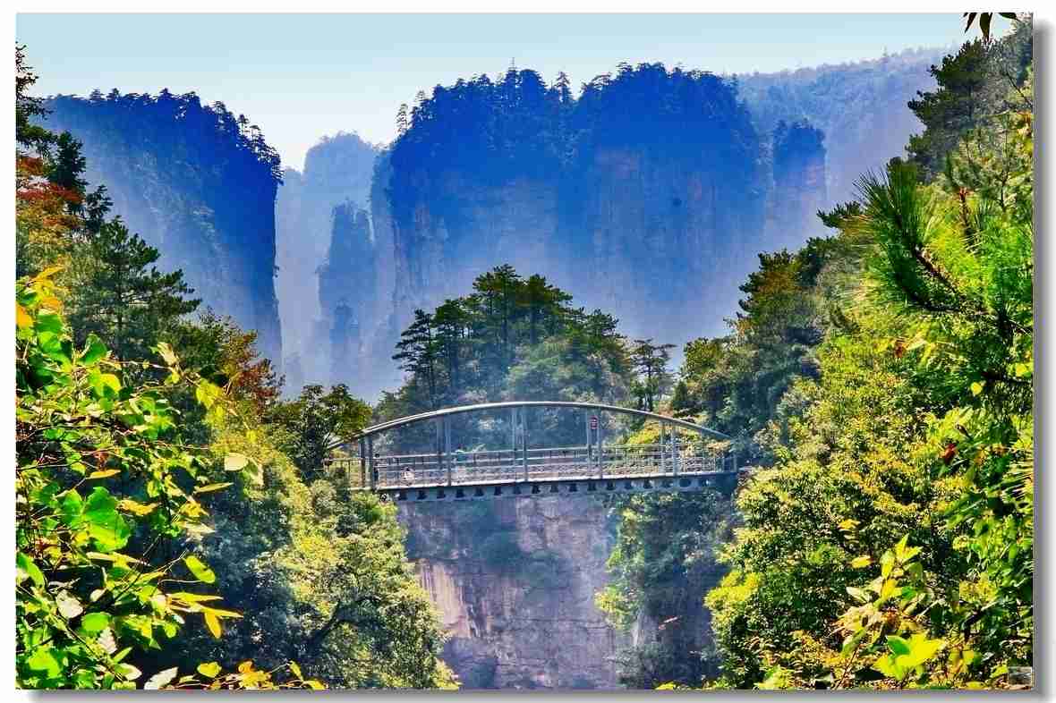 [青岛出发]青岛去湖南长沙-橘子洲头-韶山-天门山(玻璃栈道) -张家界-天子山-黄龙洞（烟雨张家界）-猛洞河漂流-凤凰双飞六日游 